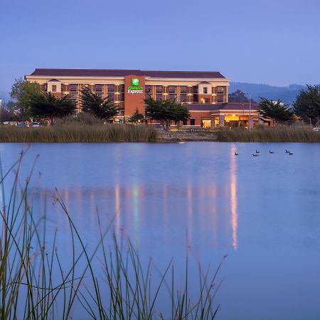 Holiday Inn Express At Monterey Bay By Ihg Seaside Exteriör bild
