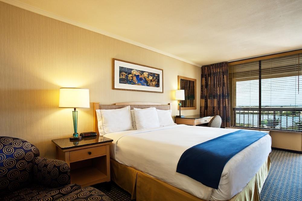 Holiday Inn Express At Monterey Bay By Ihg Seaside Exteriör bild
