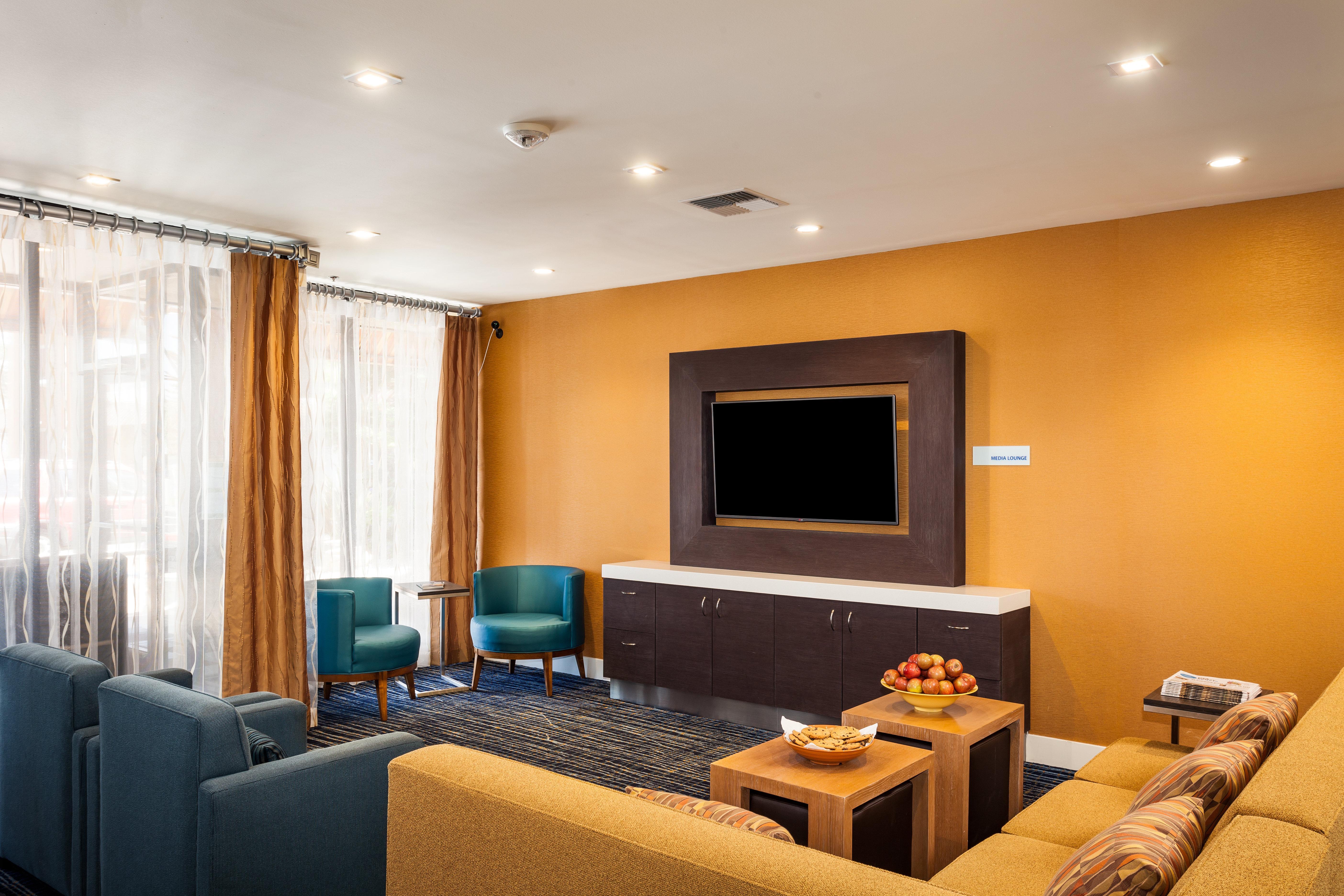 Holiday Inn Express At Monterey Bay By Ihg Seaside Exteriör bild