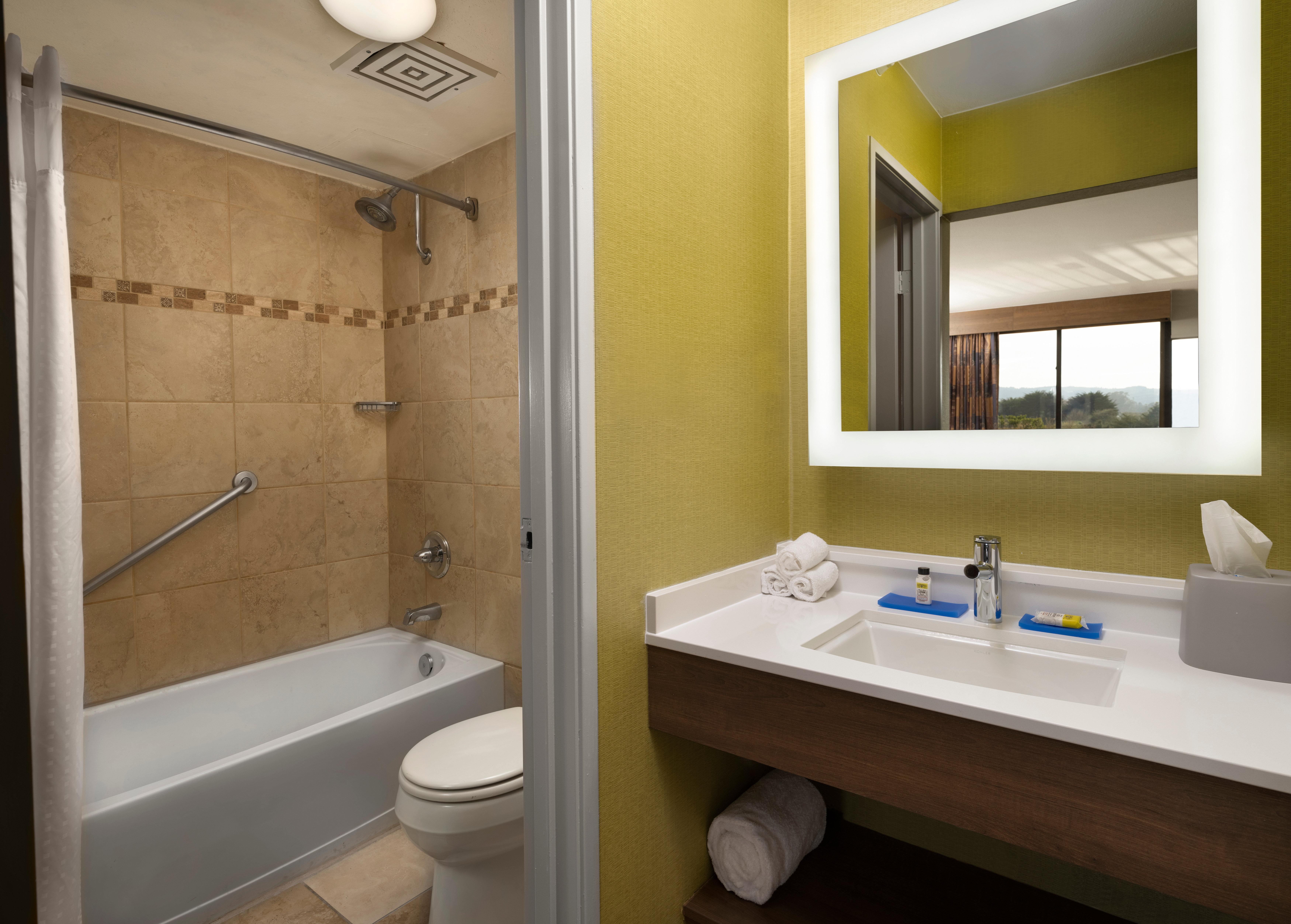 Holiday Inn Express At Monterey Bay By Ihg Seaside Exteriör bild