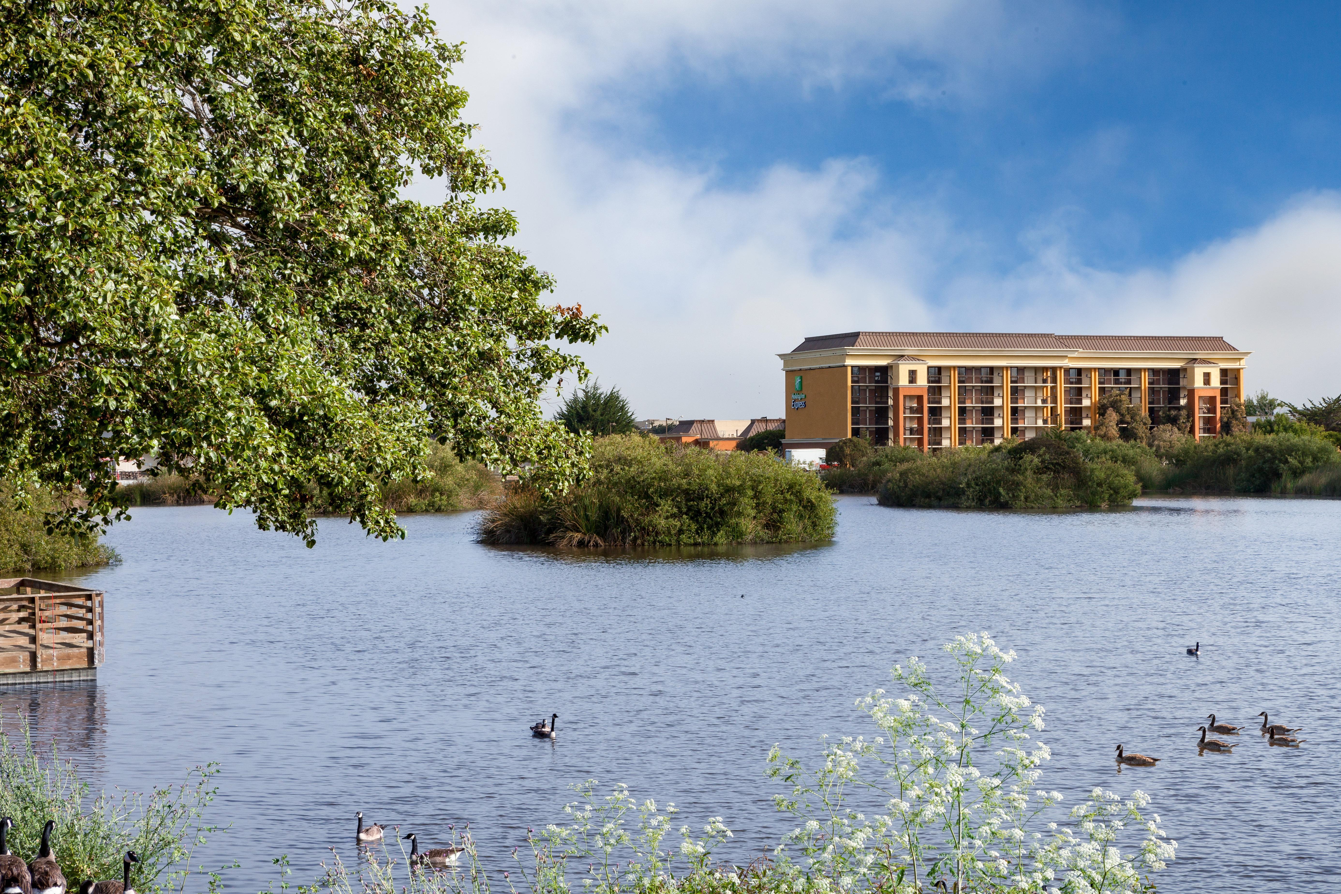 Holiday Inn Express At Monterey Bay By Ihg Seaside Exteriör bild