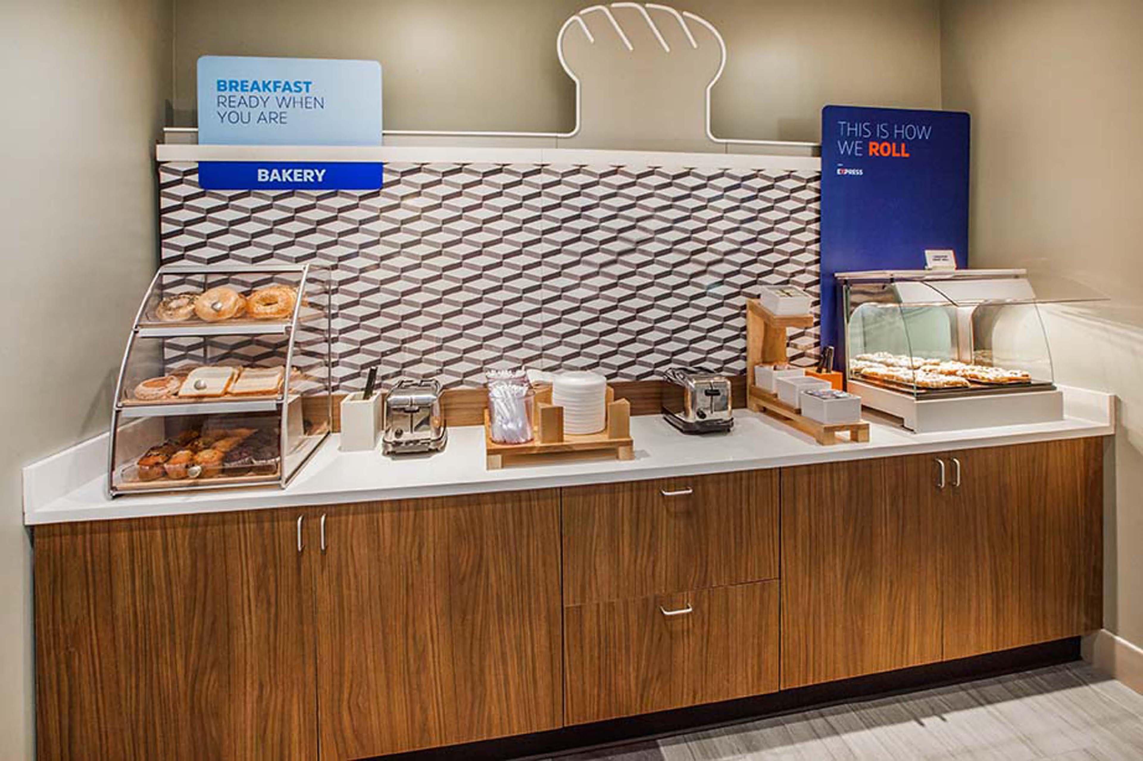 Holiday Inn Express At Monterey Bay By Ihg Seaside Exteriör bild
