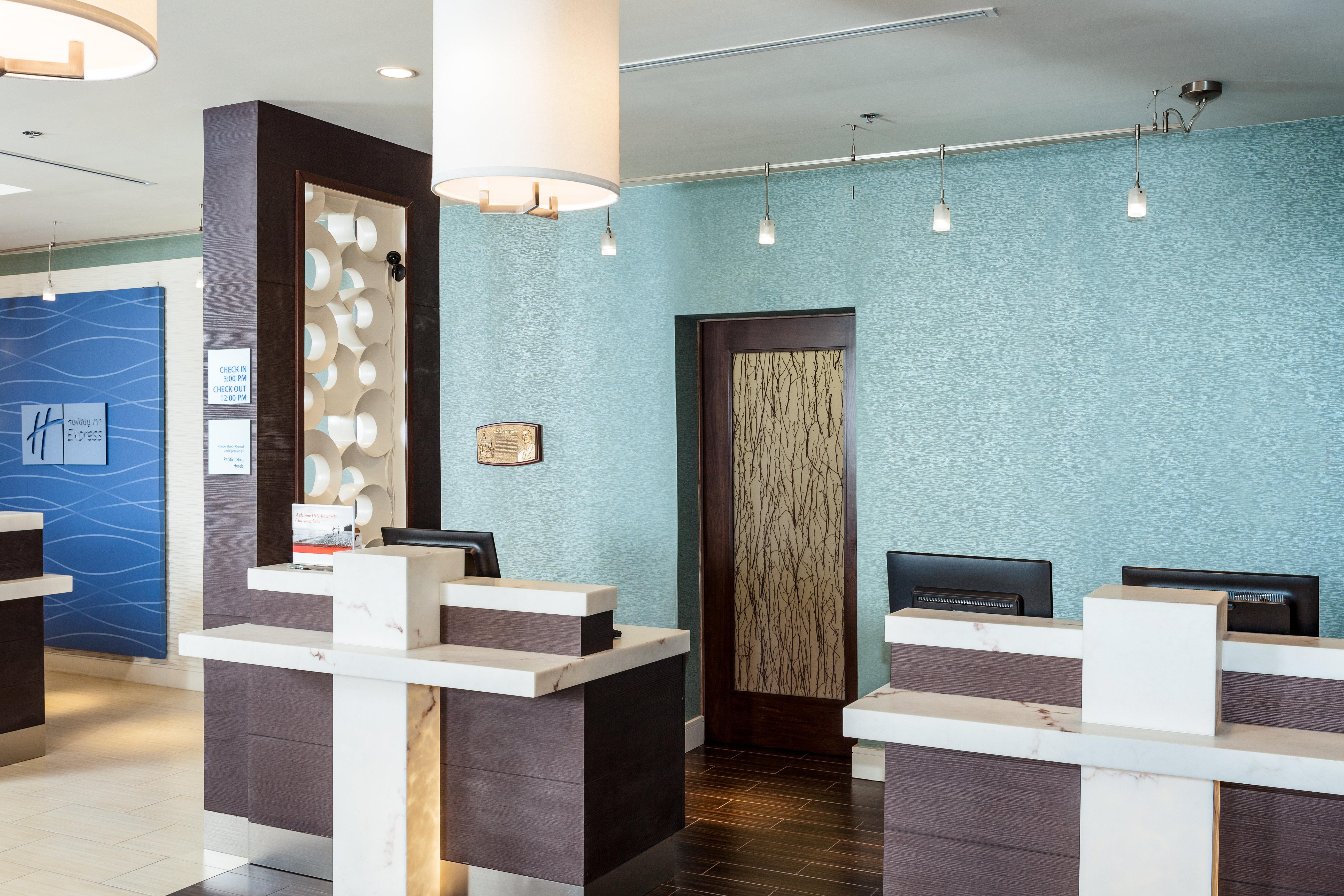 Holiday Inn Express At Monterey Bay By Ihg Seaside Exteriör bild